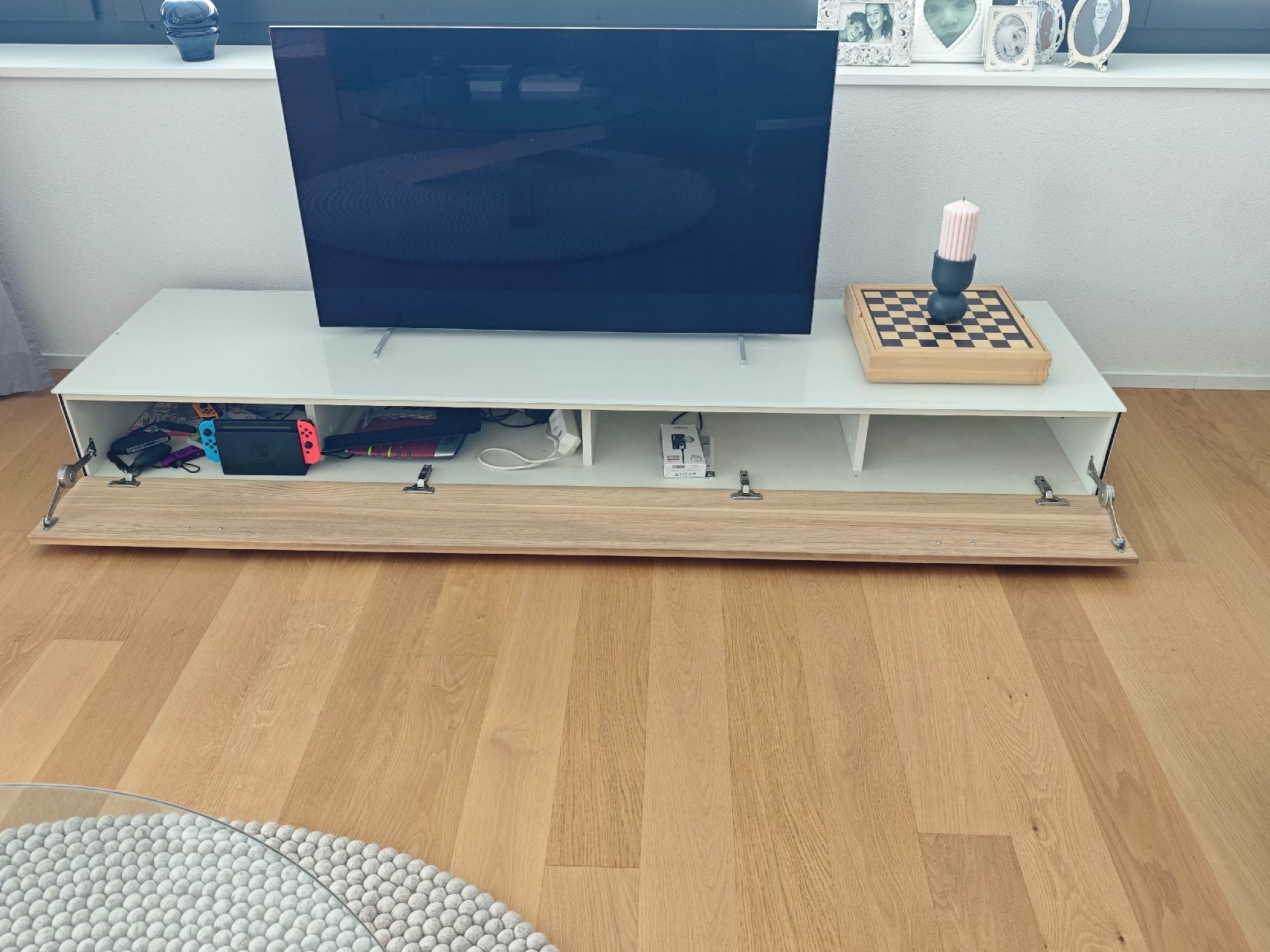 Mobili TV: TV-Möbel Holz mit Glasplatte – Usato da Winterthur venduto da tapanzala 2