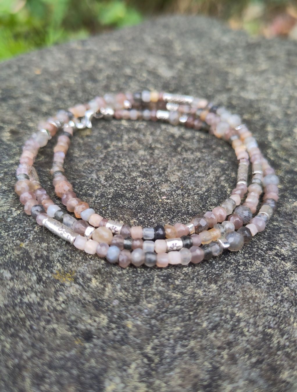 Bracciali & Braccialetti: Wickelarmband Mondstein Silber – Nuovo e nell'imballaggio originale da Lauperswil venduto da Naturhandwerk 1
