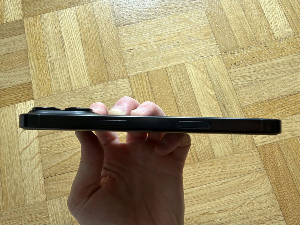 Apple Portables: Apple iPhone 16 Pro schwarz, 256 GB – D'occasion à Münchenstein par S.2025 4
