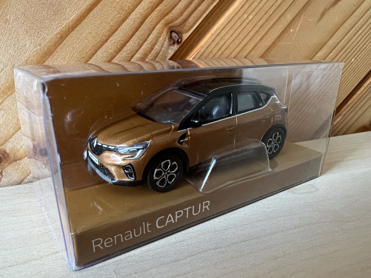 Renault Modellini d'auto: Renault CAPTUR Modellauto 3 Inch OVP – Nuovo e nell'imballaggio originale da Bachenbülach venduto da Manolo007 2