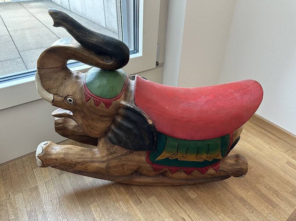 Jouets: Schaukel Elefant aus Holz – D'occasion à Bern par AniceG