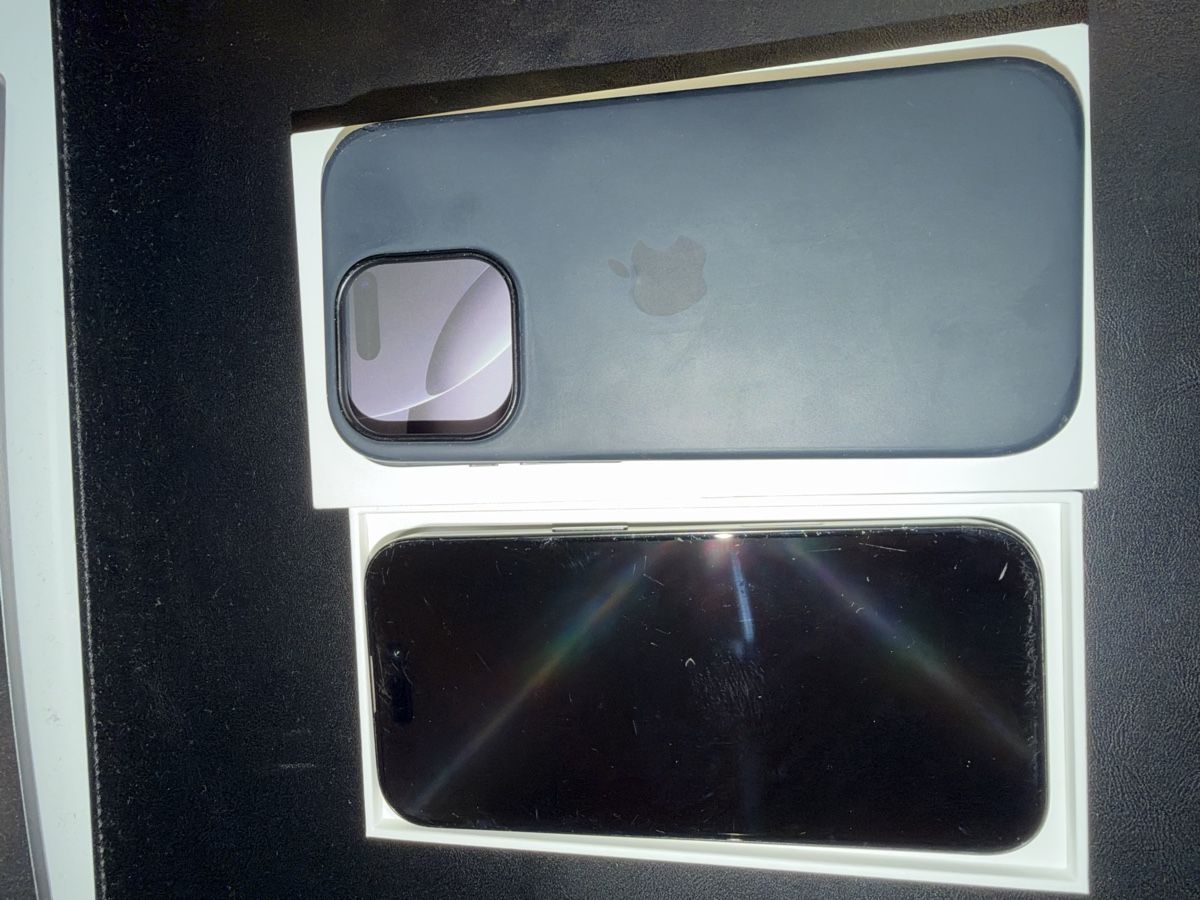 Apple Portables: Iphone 16 Pro 256gb + Hülle – D'occasion à Bäch SZ par cg77 7