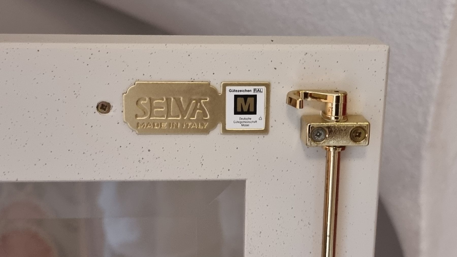 Vetrine: Vitrinen Schrank weiss mit Glasfront und Schublade – Usato da Twann venduto da MW51 4