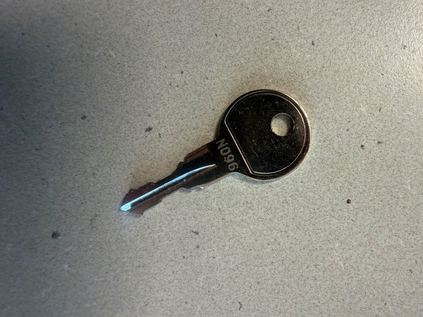 Thule Dachträger: THULE SCHLÜSSEL N096 / THULE KEY N096 – Gebraucht aus Reiden von asdf1692