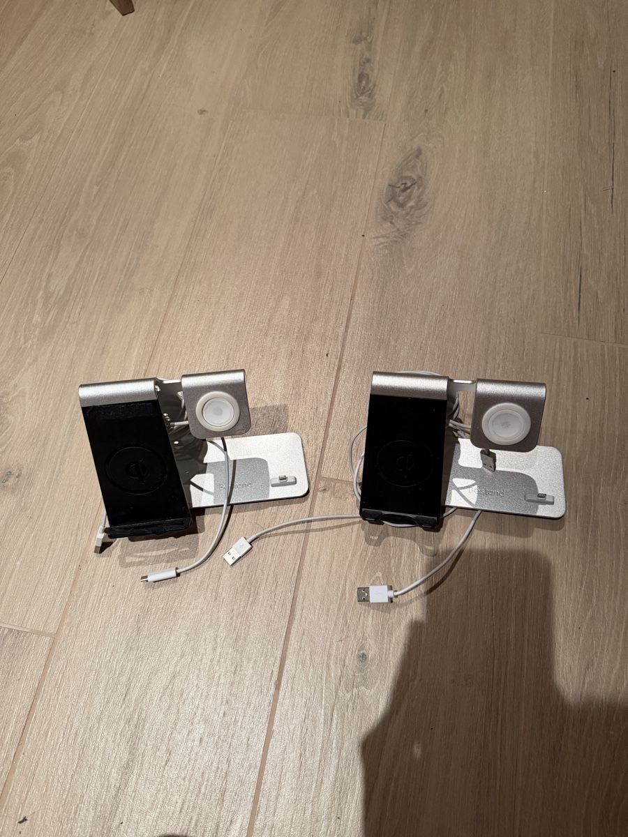 Docking station: Ladestation Dock 2er Set Ladekabel Silber Schwarz – D'occasion à Moosseedorf par sandra95a