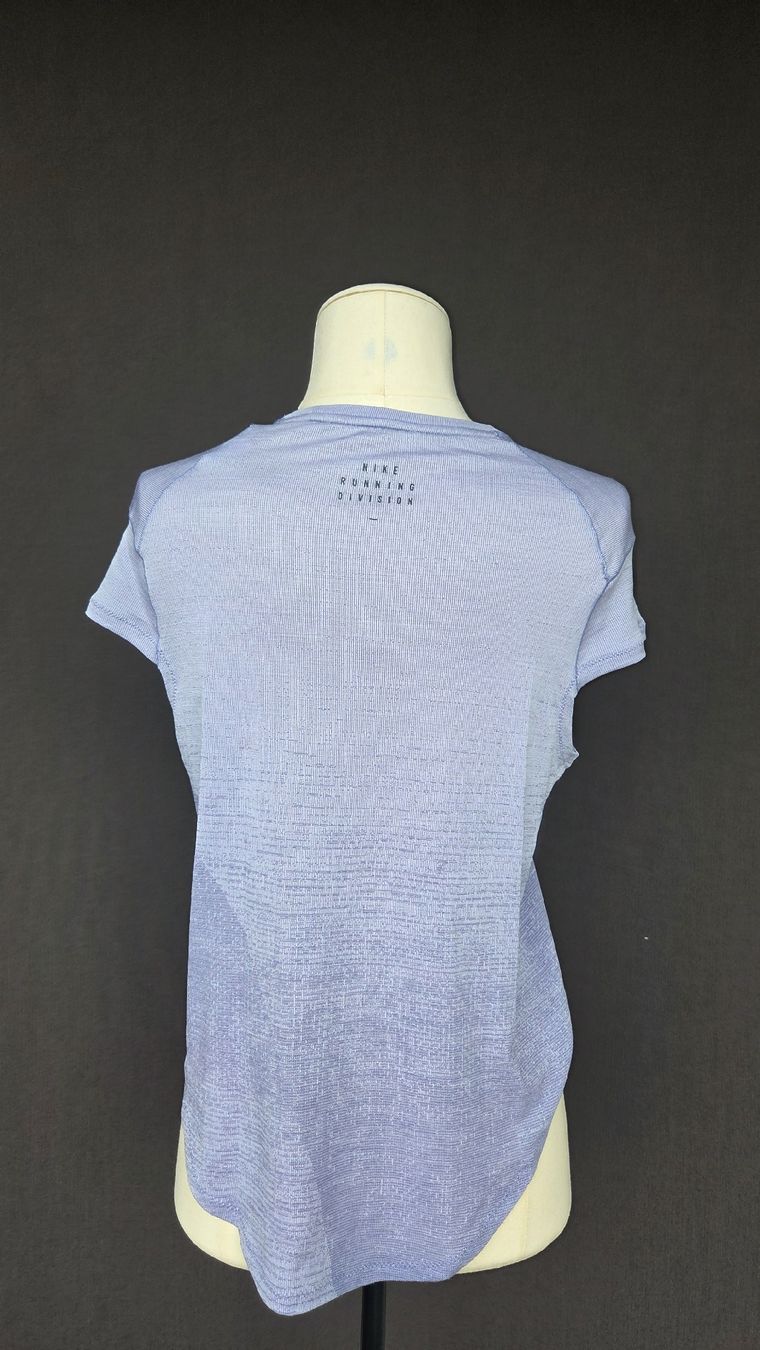 Nike T-shirt: Sport Laufshirt von Nike in M – Nuovo (secondo la descrizione) da Kreuzlingen venduto da MeinKleinesAtelier 1