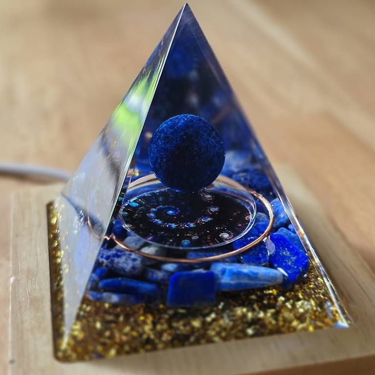 Minerali & Pietre curative: Pyramide Orgonite, Lapis-Lazuli, envoi compris  – Usato da Orbe venduto da Adaline.64 4