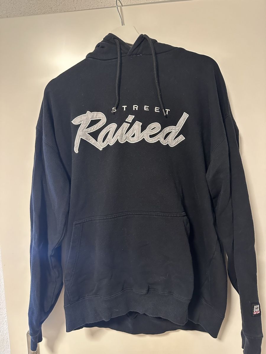Maglioni & Felpe: Schwarzer Street Raised Hoodie Gr. L – Usato da Reinach BL venduto da Alles_muss_weg00