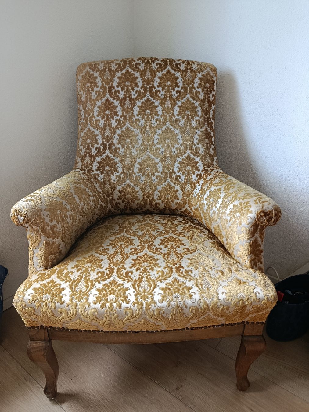 Poltrone: alter Stuhl mit Barockmuster  – Usato da Einigen venduto da Jasmin9090