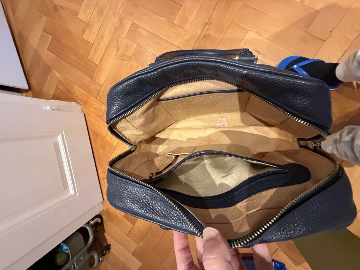 Borse da donna: Navy Blue Leather Italian Handbag – Usato da Genève venduto da jud_xrl8 3