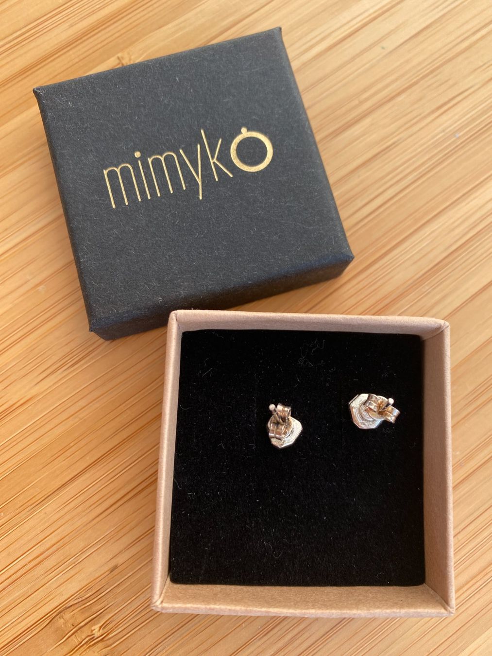 Orecchini pendenti & Orecchini a lobo: Mimyko Ohrstecker mit echten Steinen, Neu – Nuovo e nell'imballaggio originale da Amriswil venduto da Egoldi 2