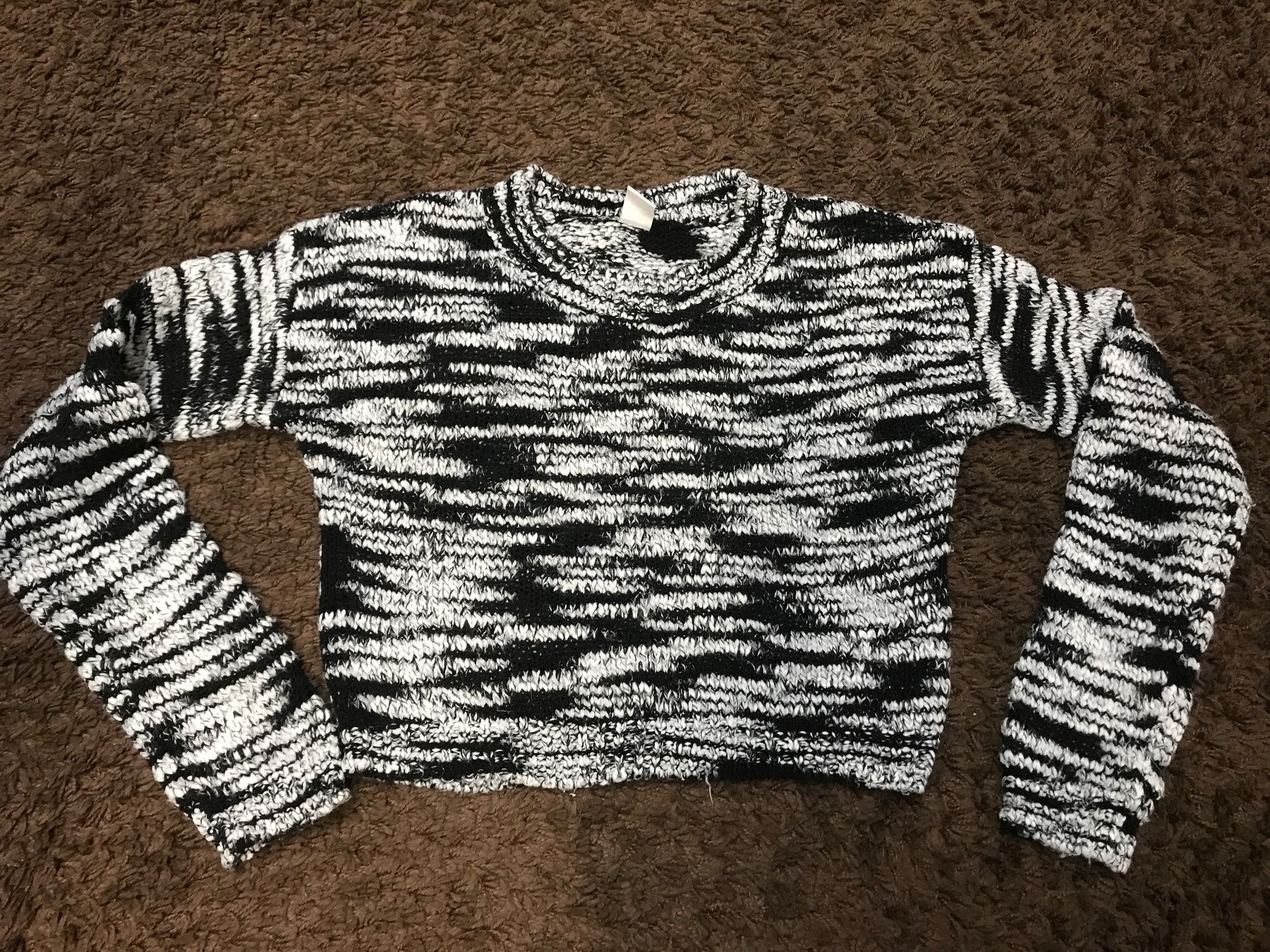 Zebra Maglioni & Felpe: Schöner kurzer Pulli Gr L – Usato da St. Margrethen SG venduto da kellenbh