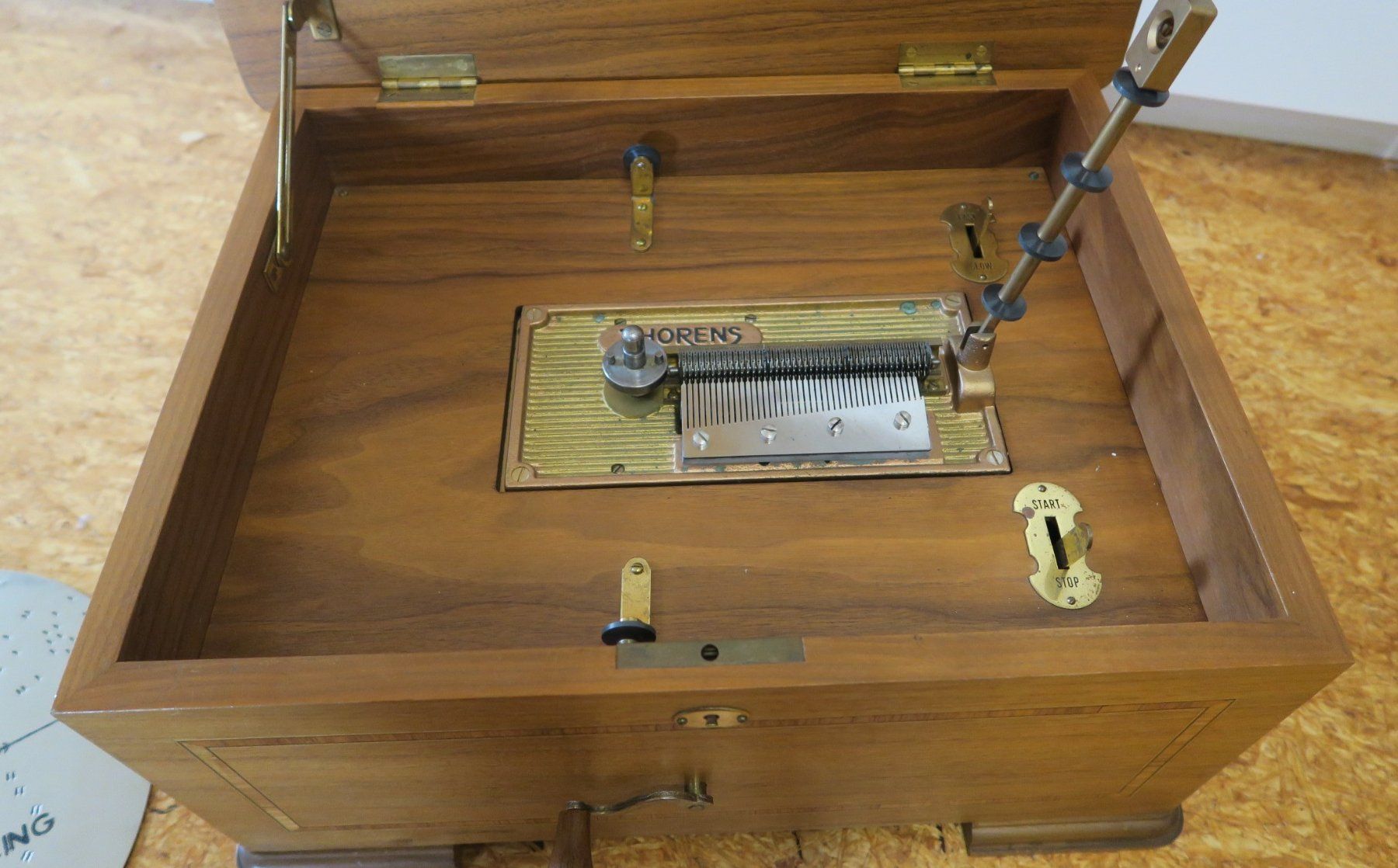 Thorens Boîtes à musique: Plattenspieldose Thorens – D'occasion à Rüti ZH par Xokimilko 1