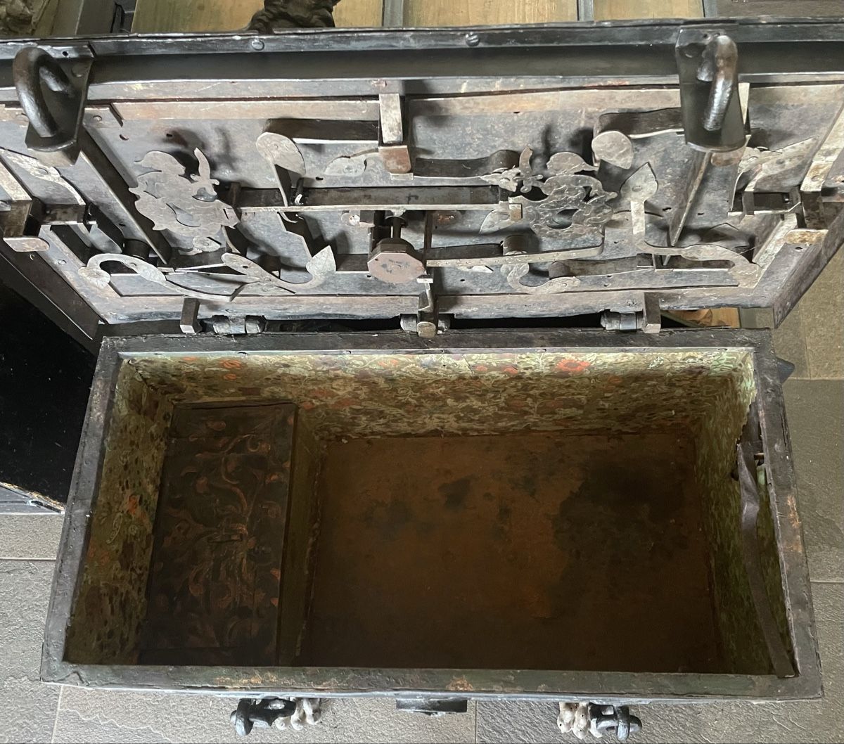 Cassapanche: Antik Kriegskasse Eisentruhe – Usato da Rorschacherberg venduto da farmer61 5