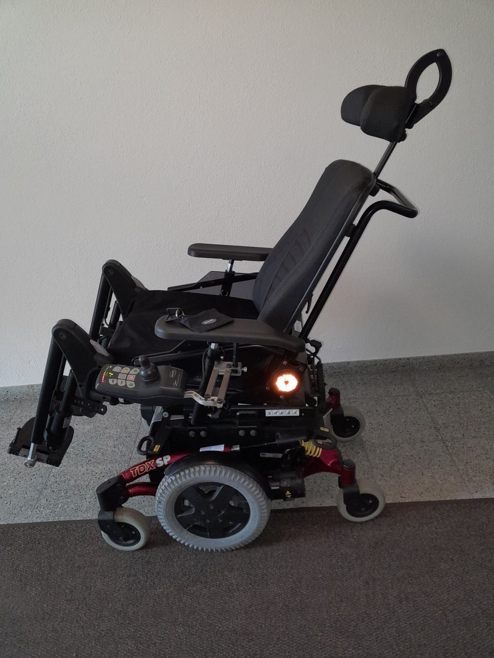 Sedie a rotelle: INVACARE  elektrischer Rollstuhl TDX – Usato da Berg TG venduto da Mercur12 8