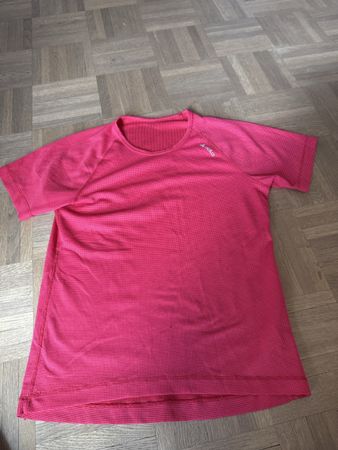 T-shirt de sport femme Odlo rose, parfait pour l'été!