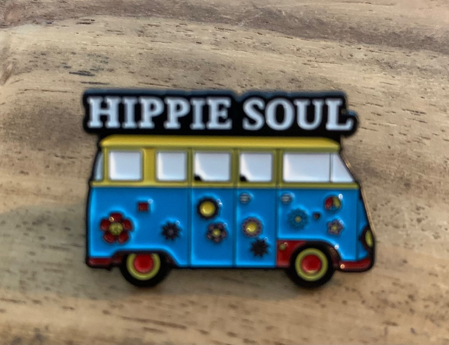 Plaketten & Abzeichen: Pin Camper Bus Hippie Soul – Neu und originalverpackt aus Geneve von vane267