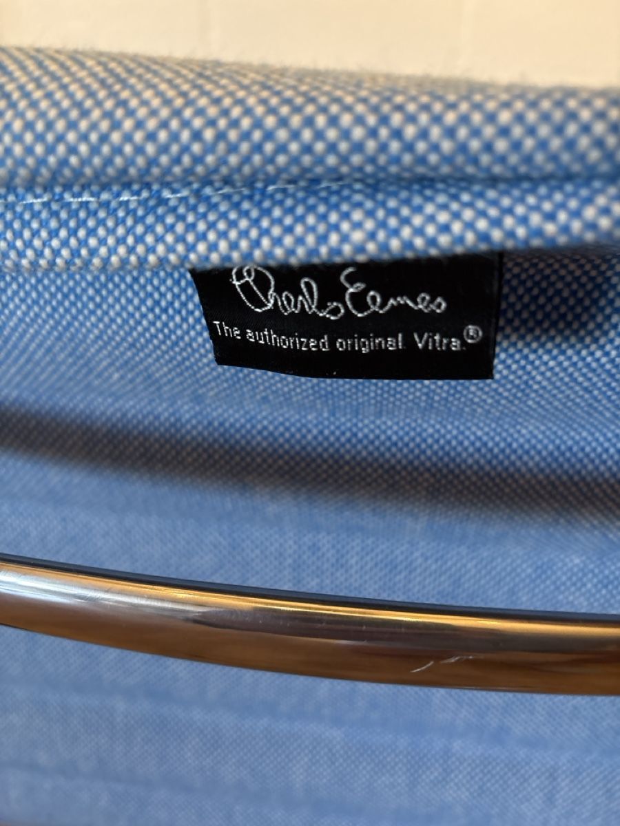 Vitra Chaises: Vitra Eames Alu Chair Hopsack Stoff hellblau – D'occasion à Basel par magnummarine 3