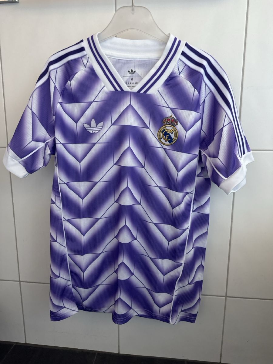 Real Madrid Canottiere & Pantaloni: Real Madrid (2026 Retro Style) – Nuovo e nell'imballaggio originale da Zollikofen venduto da Marvin_Hal