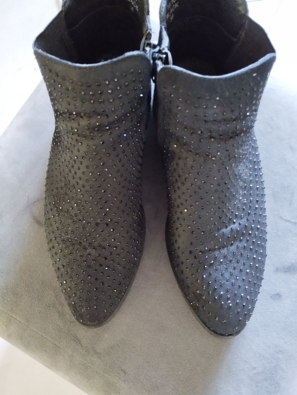 Damenschuhe: Boots mit schwarzen Glitzersteinchen – Gebraucht aus Zollikofen von zr65 1