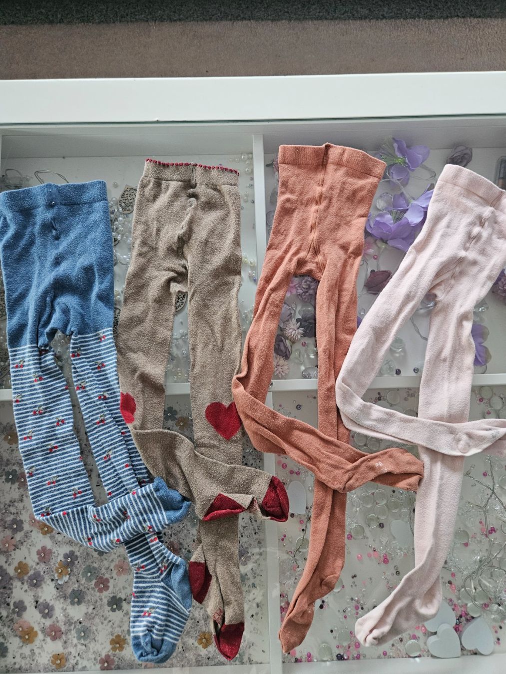 Lotti & Set di vestiti: 4 Paar Kinderstrumpfhosen gemischt – Usato da Unterägeri venduto da Sleepbear