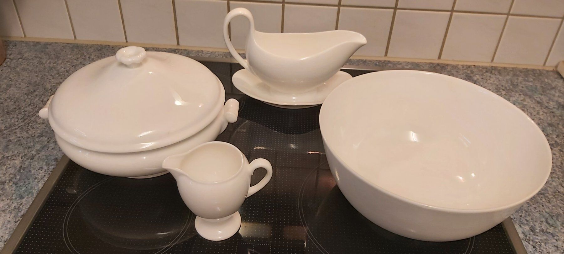 Geschirrsets: WEDGWOOD bone China, Geschirrset – Neu (gemäss Beschreibung) aus Greppen von 86Sina