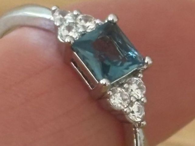 Bagues: Luxus Elegante Gr.19/9 Ring Farbe: Silber/blau – Neuf (Voir description) à Biel-Bienne par Roserosse13 5
