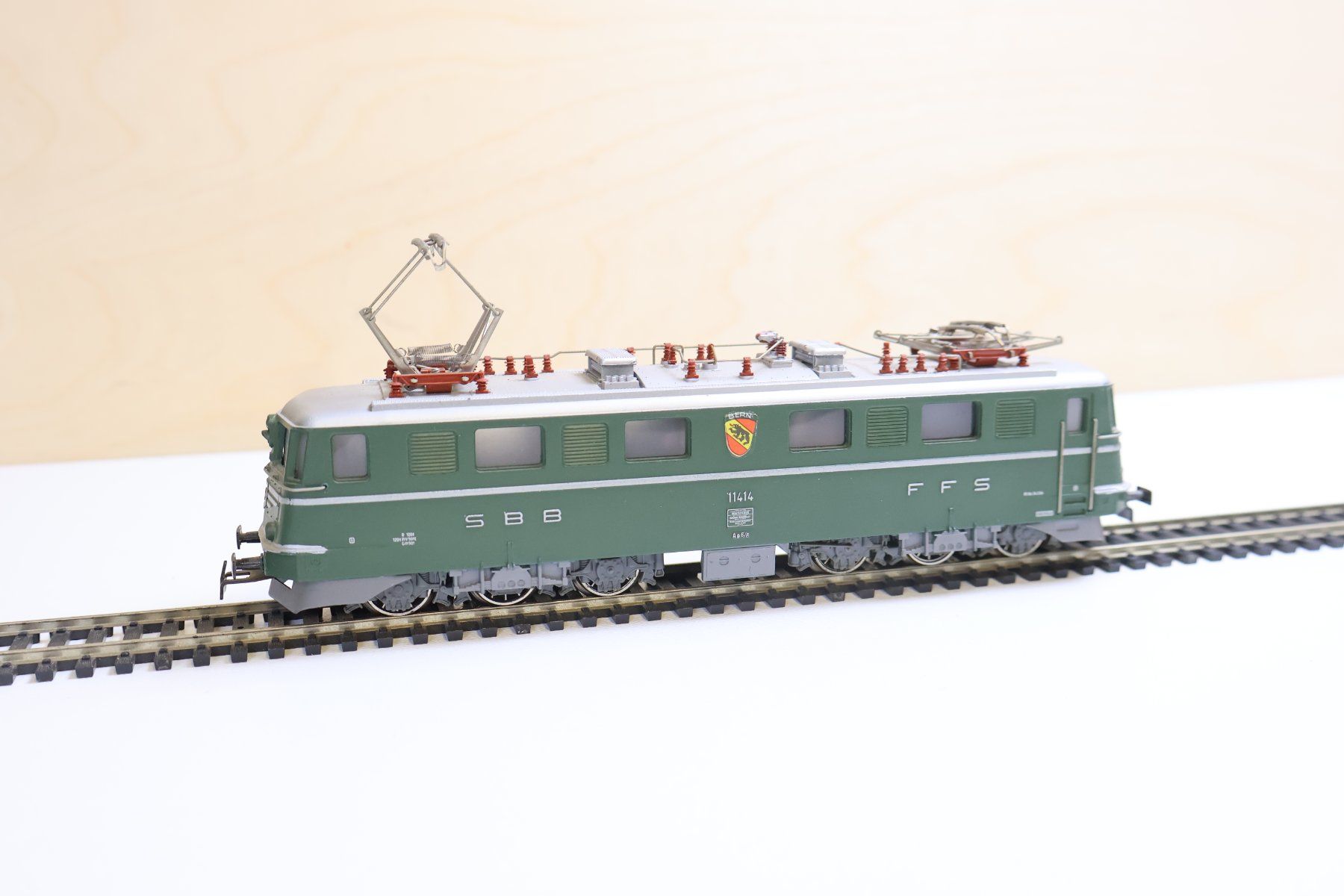 Märklin Modellini di ferrovie: Märklin SBB Ae 6/6 E-Lok "Bern" - 3050 - H0 – Usato da Winterthur venduto da Monstera 5