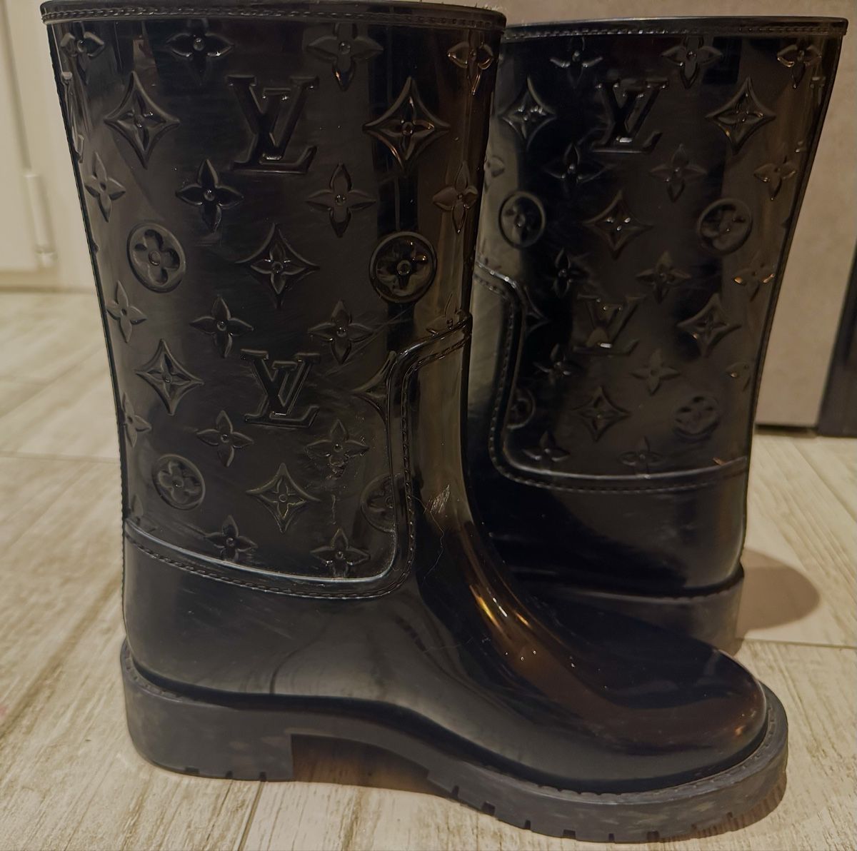 Louis Vuitton Scarpe da donna: Louis Vuitton Drops Regenstiefel – Usato da Birrwil venduto da wata90 5