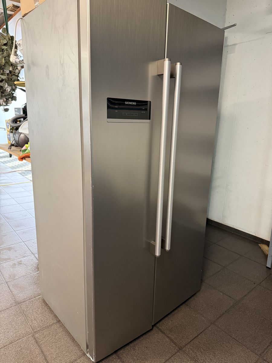 Frigoriferi: Siemens Side-by-Side Kühlschrank Edelstahl – Usato da Rothrist venduto da aaldino