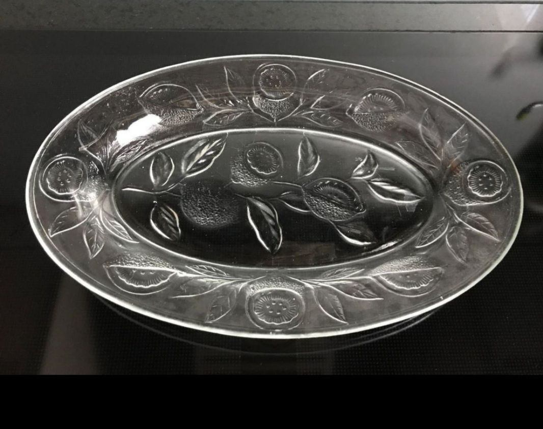 Servierplatten: OVALER SERVIERTELLER / TELLER / PLATTE AUS GLAS / KRISTALL. – Gebraucht aus Buchs AG von Cuescu 5