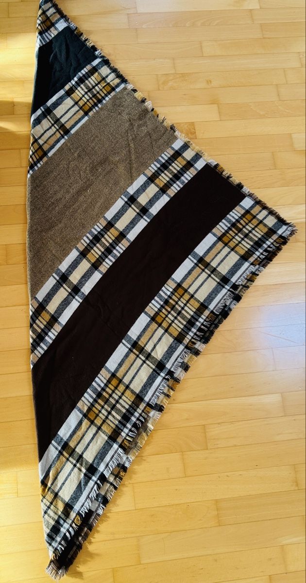 Foulard & Sciarpe: Echarpe pour l’hiver – Usato da Lausanne venduto da ValeMerky 2