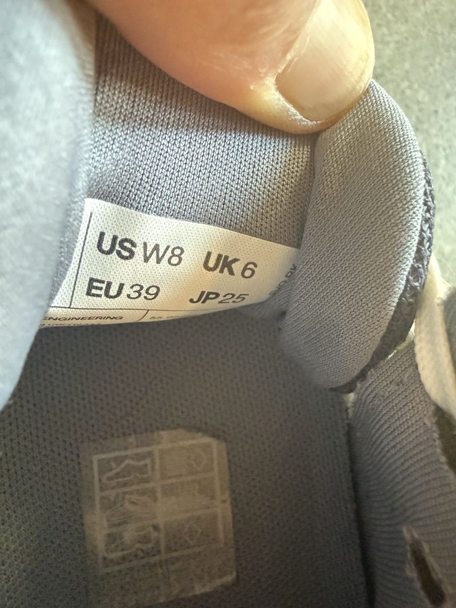 On Chaussures femmes: ON Cloud Schuhe  Damen Grösse 39 – D'occasion à Maienfeld par griti666 5