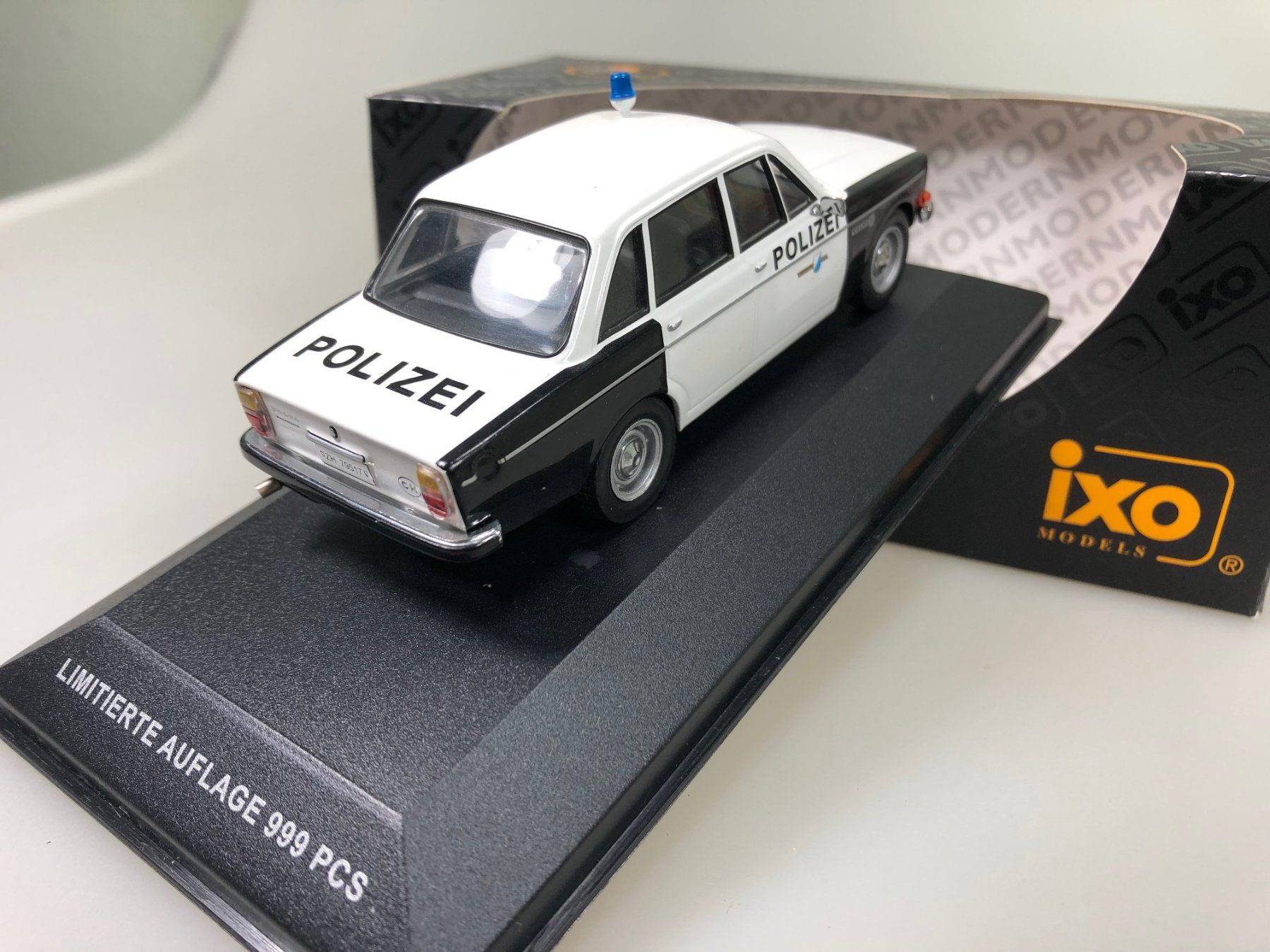 Volvo Modellini d'auto: Volvo 144 Polizei - IXO - 1:43 – Usato da Widen venduto da Himan 1