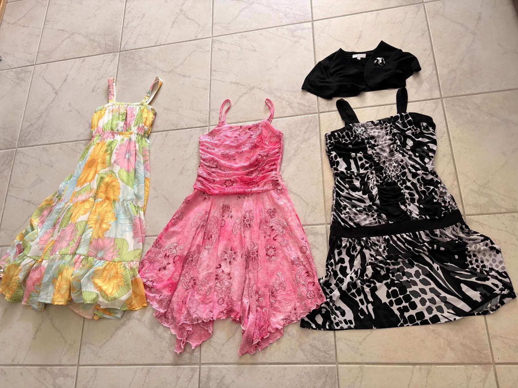Lotti & Set di vestiti: 3 süsse Sommerröckli Gr. 152 – Usato da Dietlikon venduto da Bachtel97