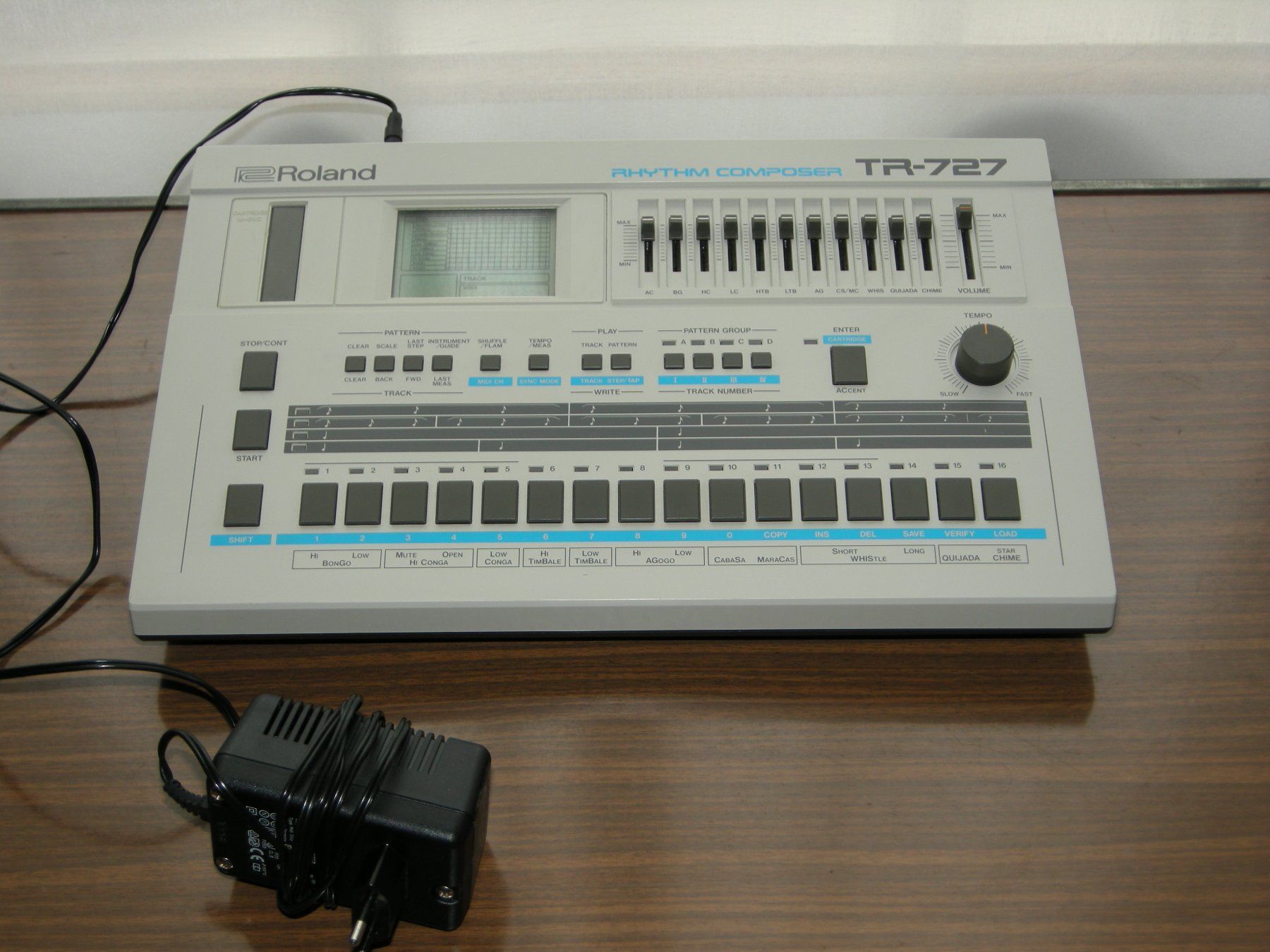 Roland Strumenti musicali: Vintage Roland TR-727 Drummachine 1985 – Usato da Aarau venduto da Pearlz