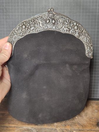 Wunderschöne alte  Tasche mit einem 800 Silber Rand