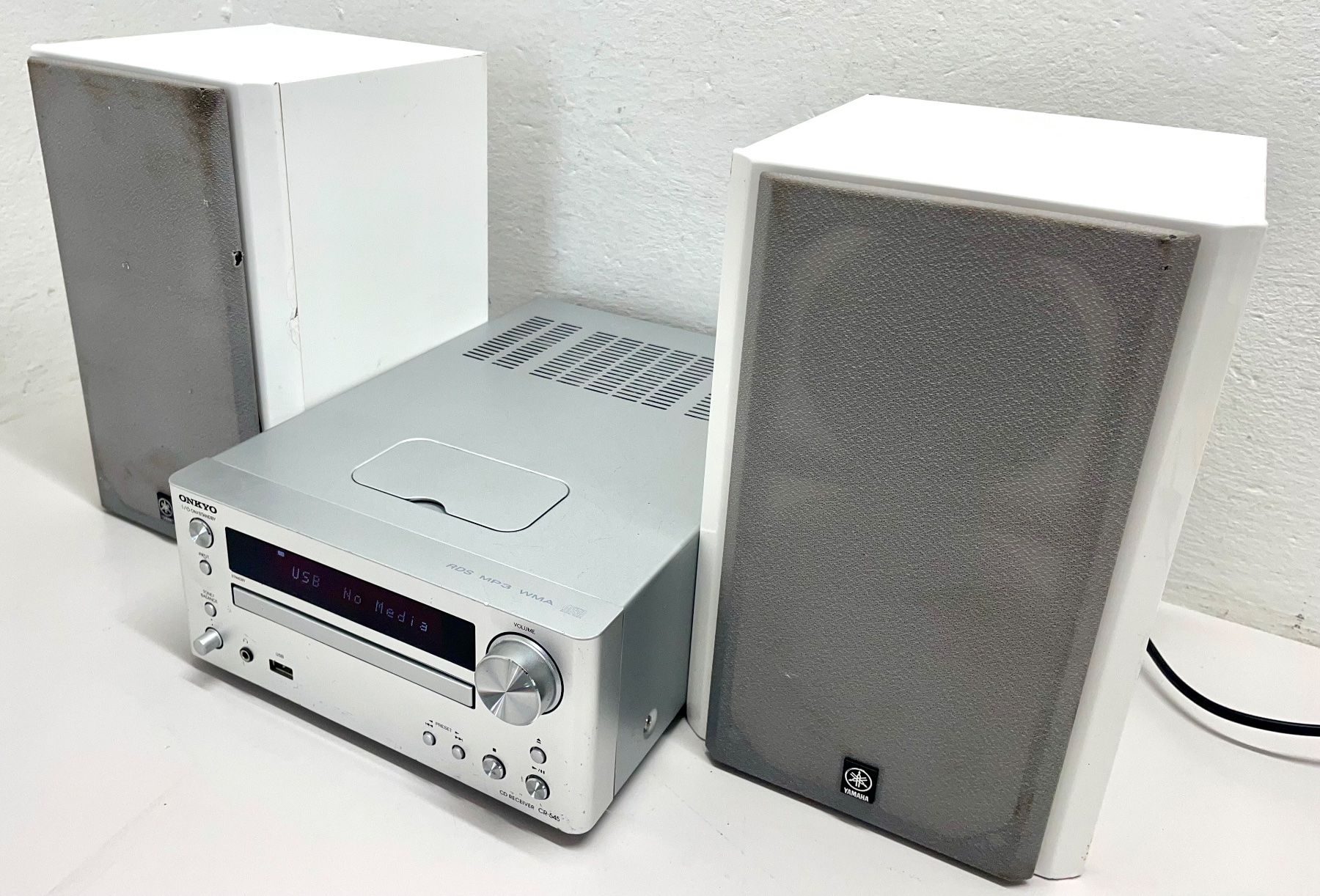 Onkyo Receiver: Onkyo CD receiver CR-545/ 2x Yamaha NX-E700 Speaker – Gebraucht aus Niederdorf von LeptonAG