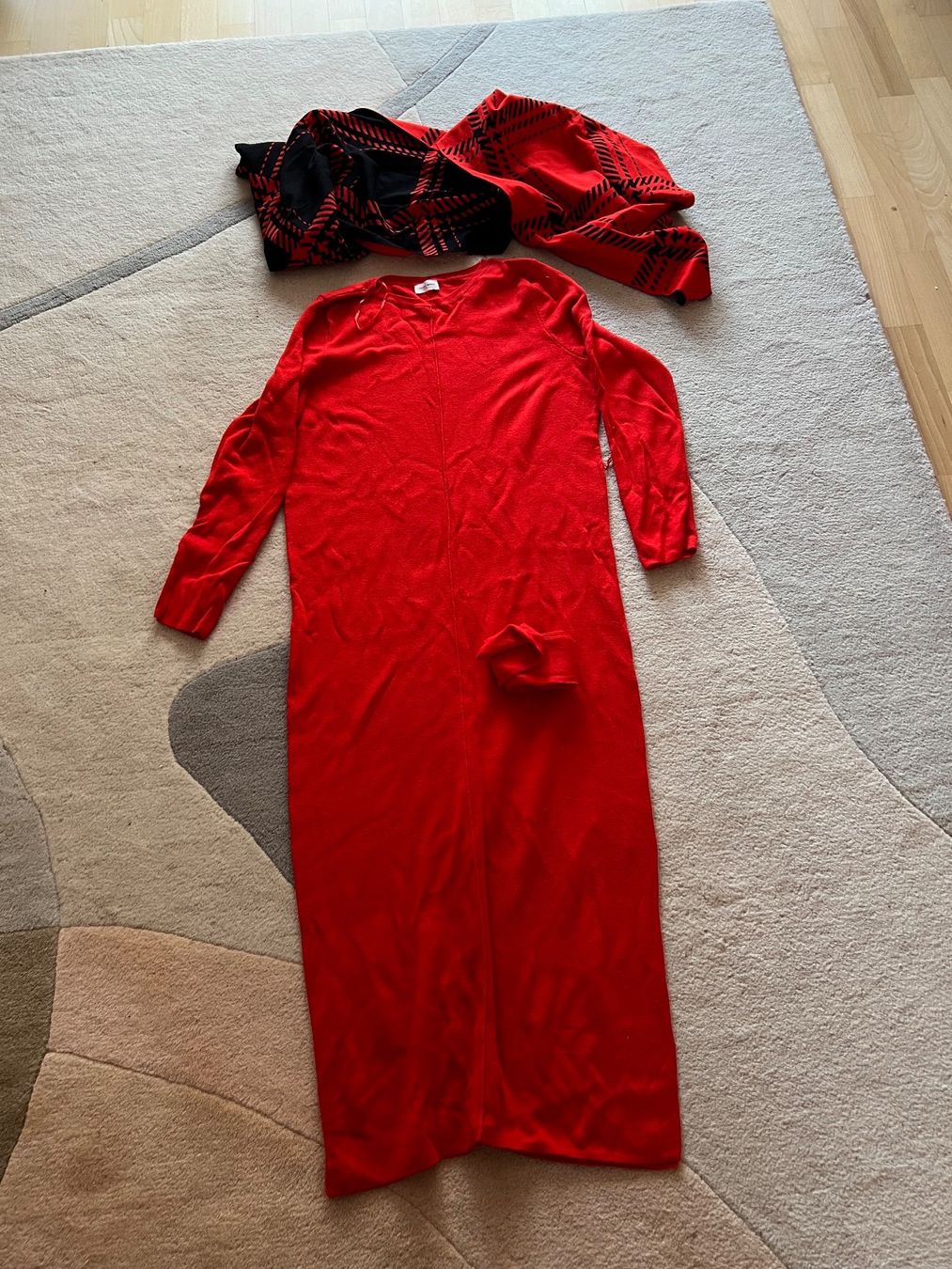 Vestiti: Strickkleid mit Schal – Usato da Horgen venduto da Hpunto