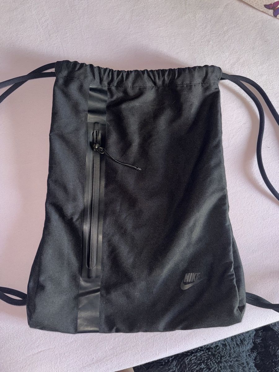 Nike Rucksäcke: Nike Turnbeutel schwarz mit Reissverschluss  – Gebraucht aus Landquart von Happyhippo42 1