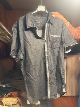GUESS Herren Kurzarmhemd Gr. L  Anthrazit / Denim Look