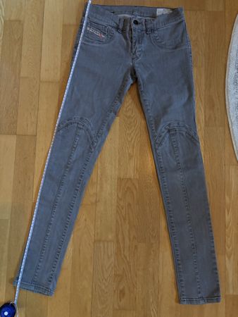 Coole Diesel Jeans, Gr. 28, Super Slim Legging, Grau