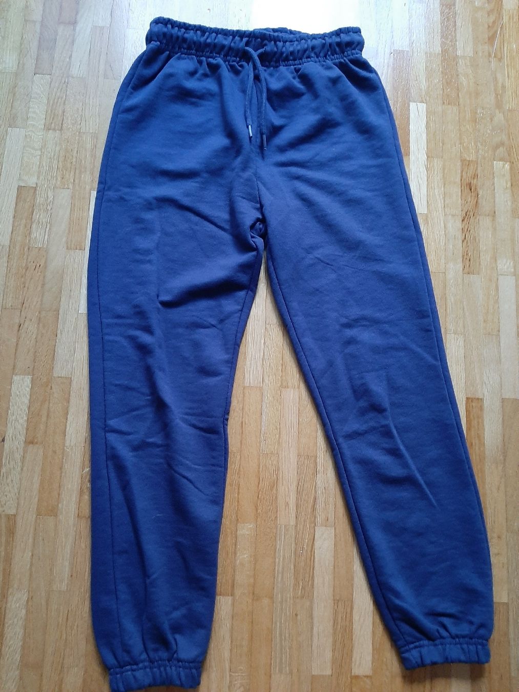 Pantaloni: Lot 5 pantalons de jogging Taille 140   – Nuovo (secondo la descrizione) da Petit-Lancy venduto da pecaesculca 2