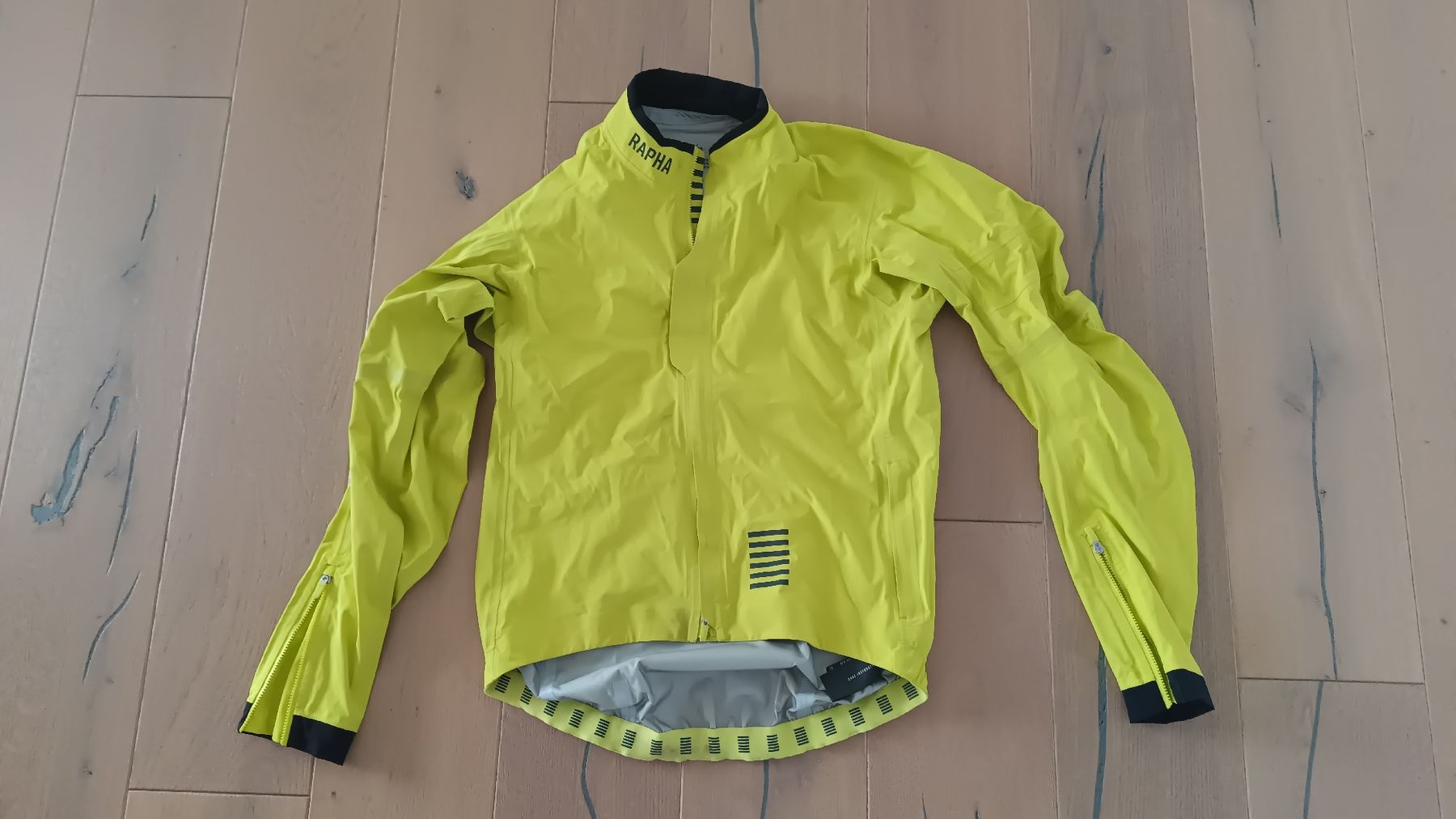 Rapha Giacche: Rapha Men’s Pro Team GORE-TEX Lightweight Rain Jacket Gr. L – Usato da Horw venduto da stormbird01