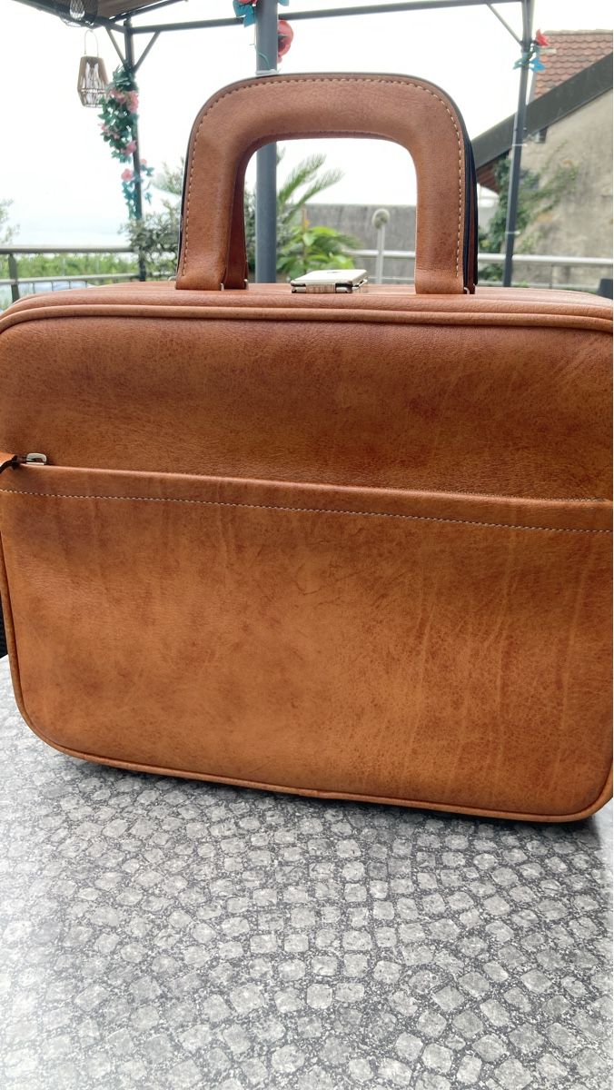Koffer & Taschen: Mallette marron clair simili de voyage ancienne – Gebraucht aus Bursinel von SeveralLives
