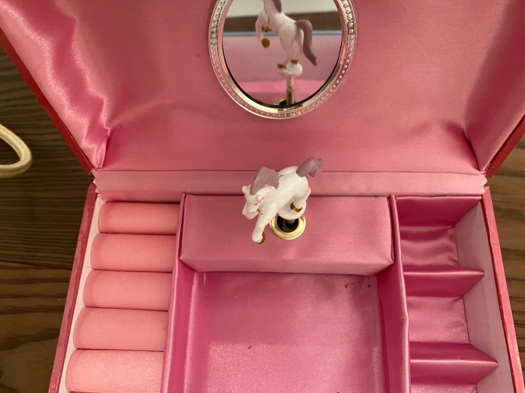 Cassapanche: Kinder-Schmuckschattule mit Musik – Usato da Dielsdorf venduto da sissy04 4
