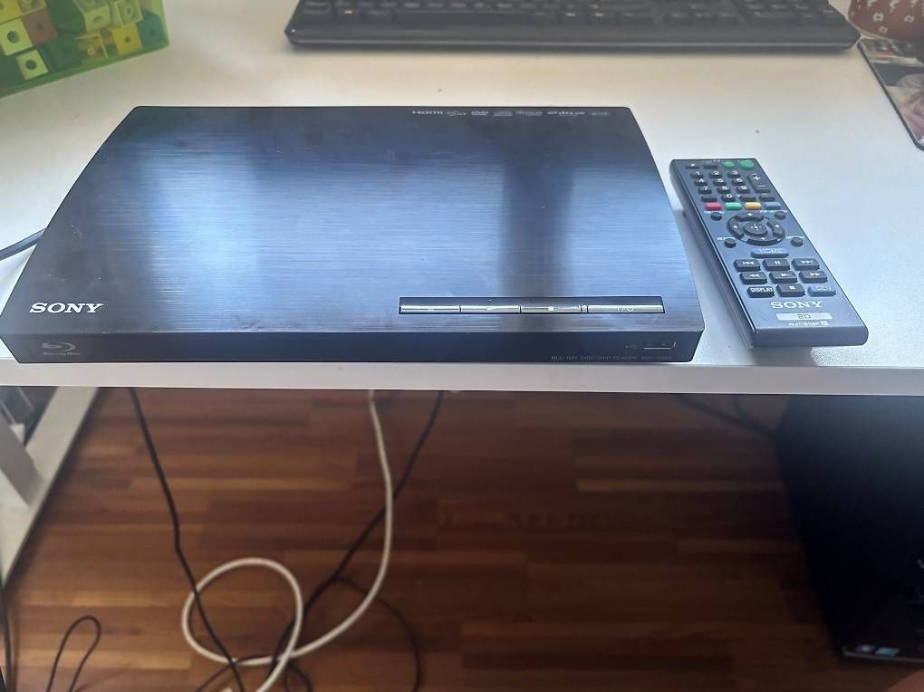 Sony Audio- & Mediensysteme: Sony BDP-S185 Blu-ray/DVD-Player plus Verschiedene DVD – Gebraucht aus Langendorf von Tbejda