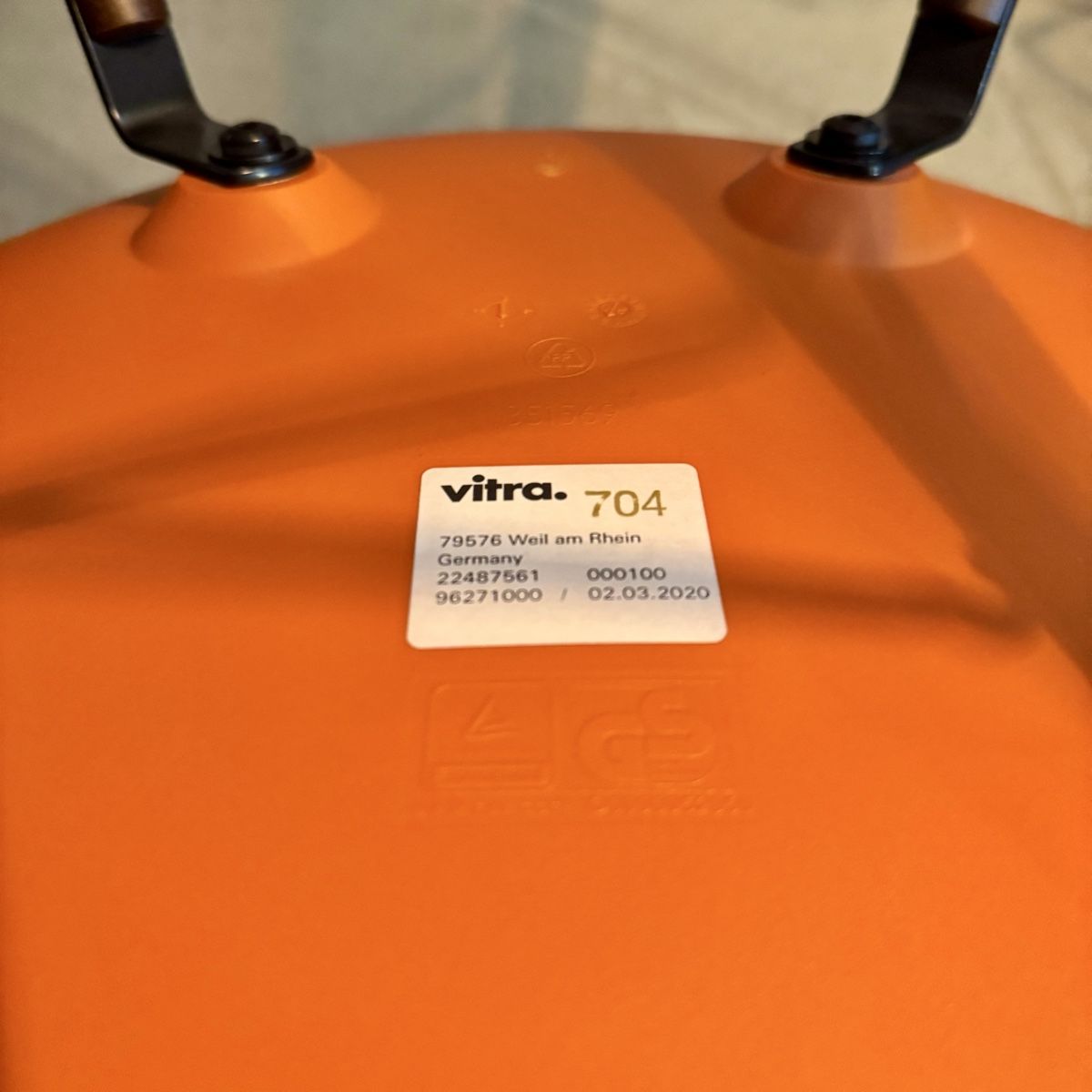 Vitra Sedie: Vitra Eames DSW Stuhl, orange, neuwertig! – Nuovo (secondo la descrizione) da Zürich venduto da VZN 2