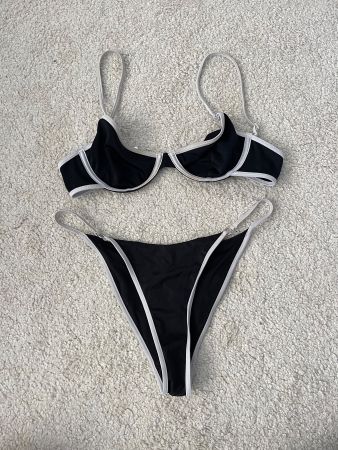 Bikini mit Kontraststreifen