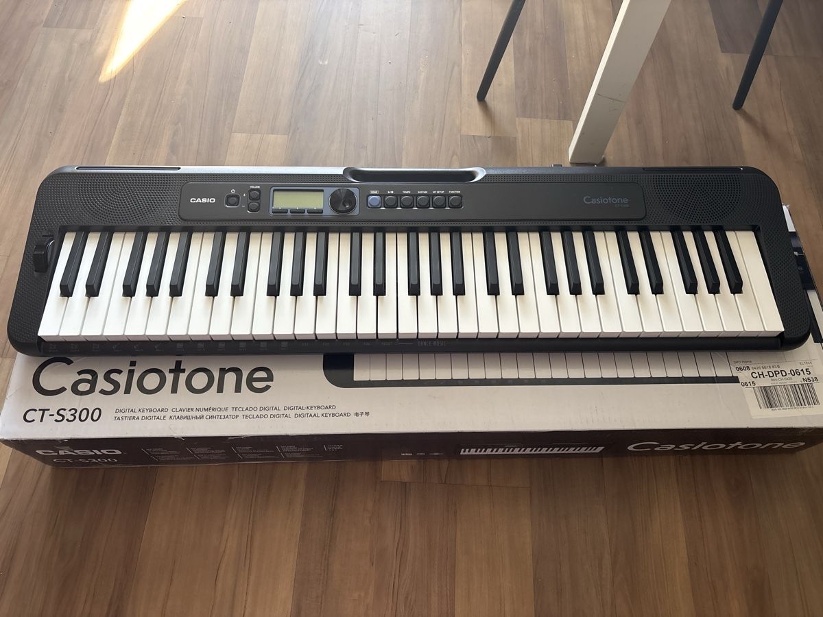 Casio Musikinstrumente: Casio Casiotone CT-S300 – Neu und originalverpackt aus Ehrendingen von Katy28